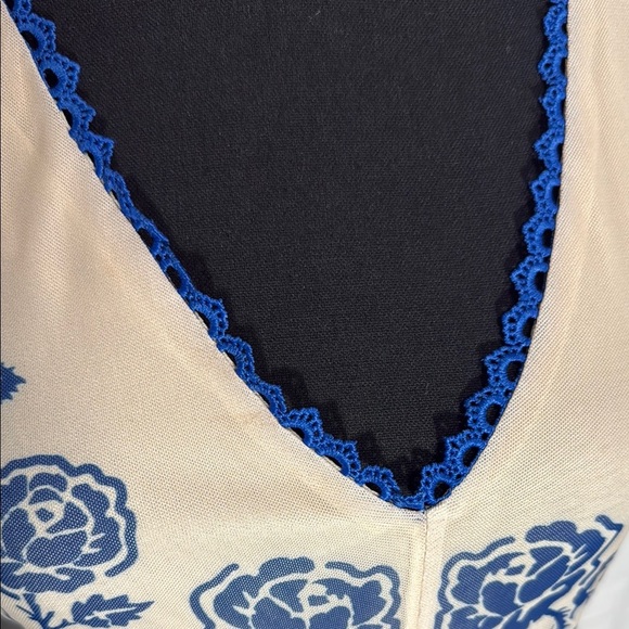 A Calin by Flying Tomato Elegant Cream and Blue Floral Maxi Dress. Size Small - Picture 2 of 9